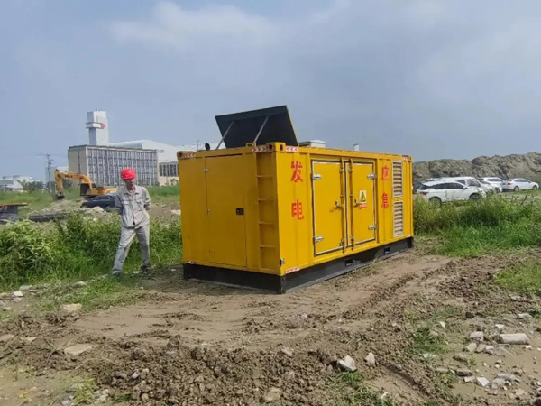 阿里200KW柴油发电机机组每小时的油耗量受哪些因素影响？