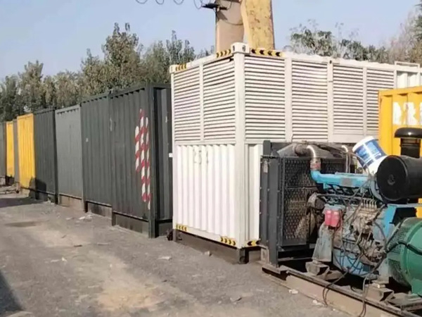 阿里200KW柴油发电机机组每小时油耗是多少？