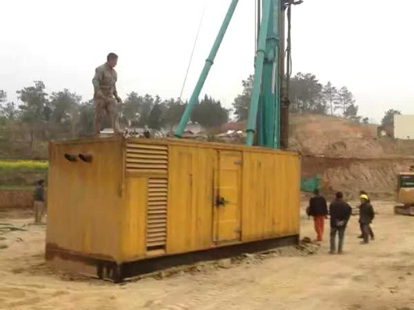 阿里如何判断水冷式机油散热器密封件是否需要更换？